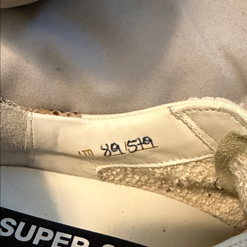 Golden Goose Super Star Tennis shoes. Women’s 8. Worn twice. All discolorations - Picture 8 of 8